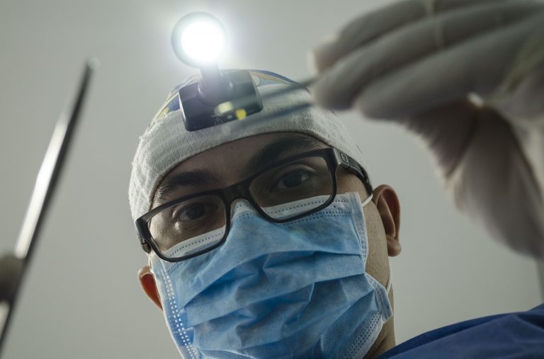 Covid, aumentano problemi ai denti