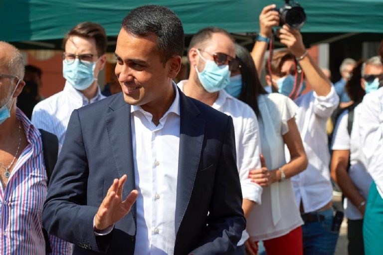 Coronavirus: "normalità a metà 2021, ma serve responsabilità"