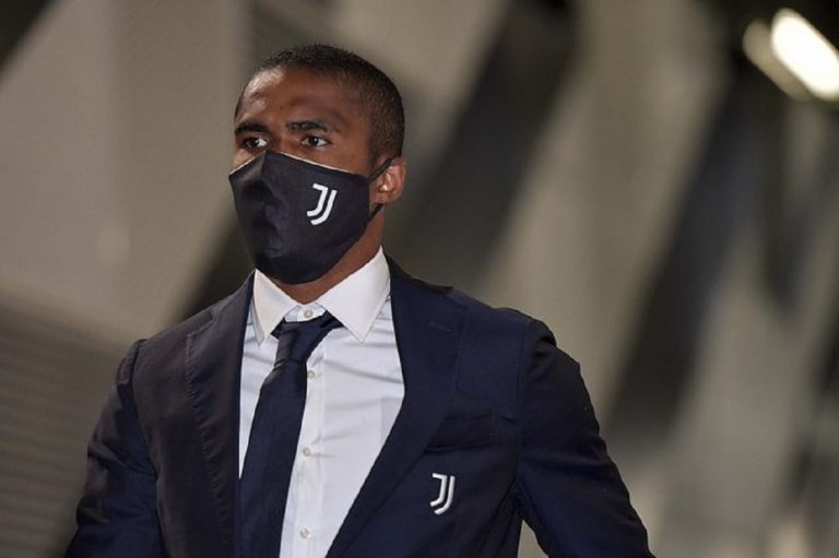 Furto casa Douglas Costa