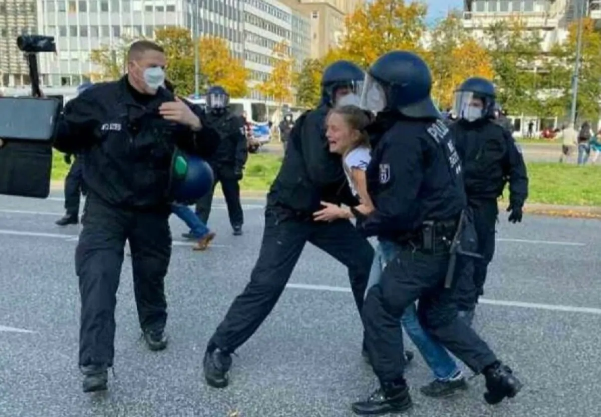proteste a Berlino contro le norme anti-Covid