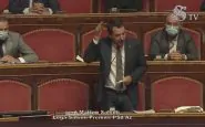 Salvini toglie mascherina Parlamento