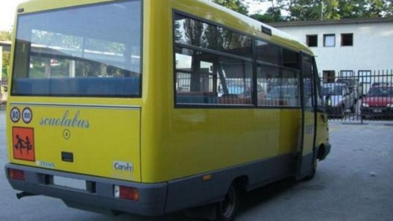 Bimbo si addormenta su scuolabus: la sua assenza notata dopo tre ore