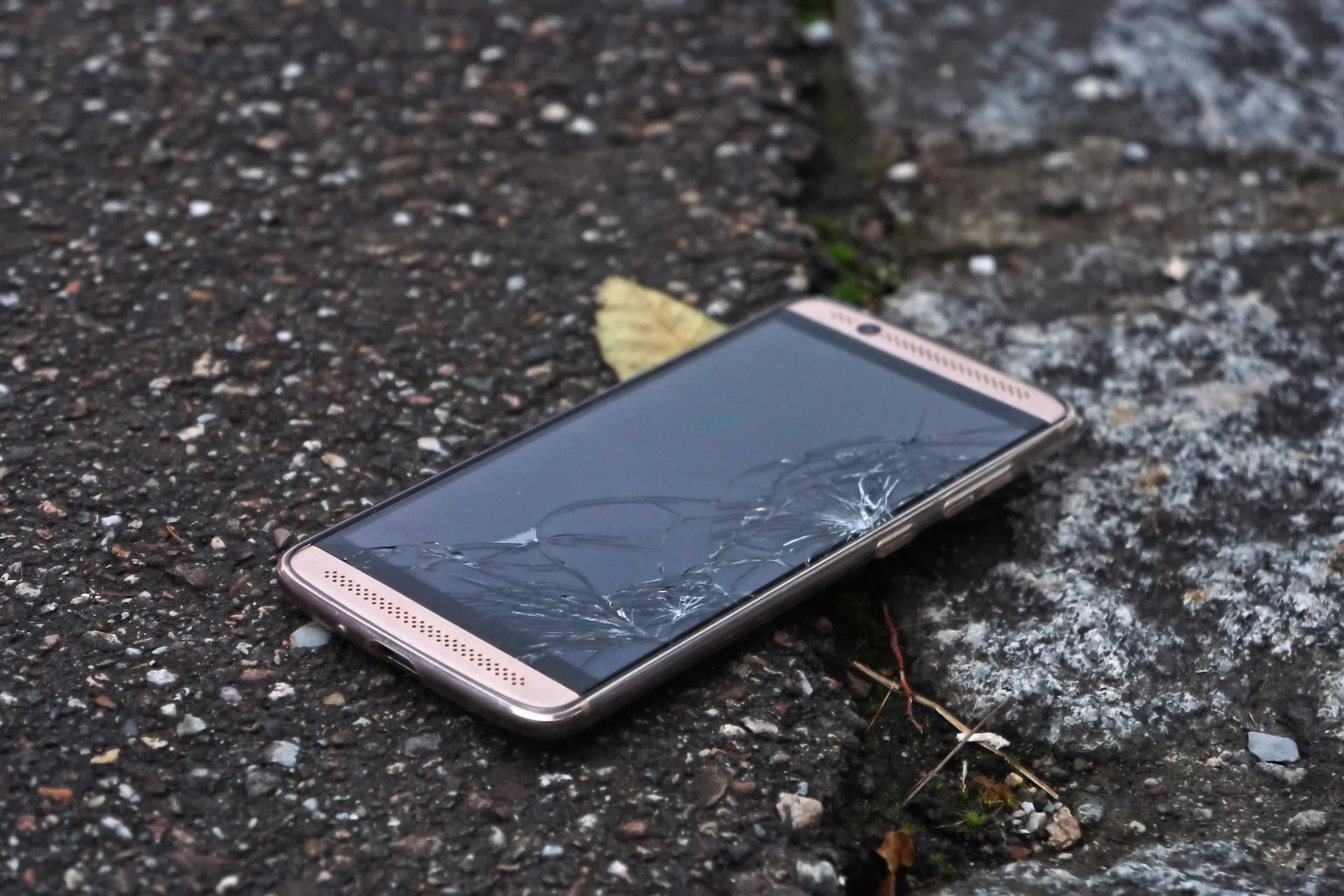 smartphone rotto suicida