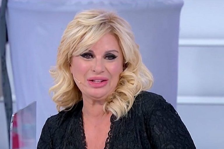 Tina-Cipollari-Isola