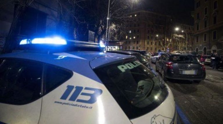 Uomo uccide il marito