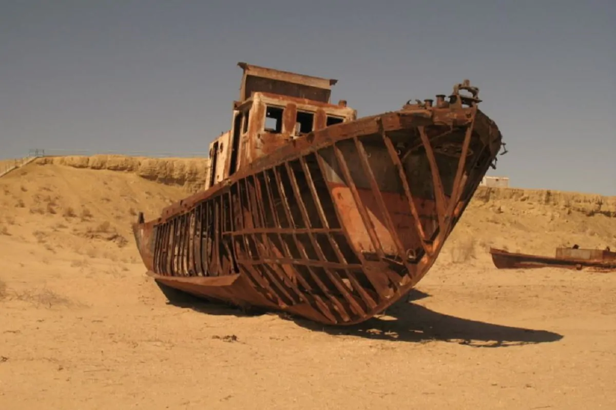 Uzbekistan, l'incredibile deserto di navi abbandonate sul Lago d'Aral