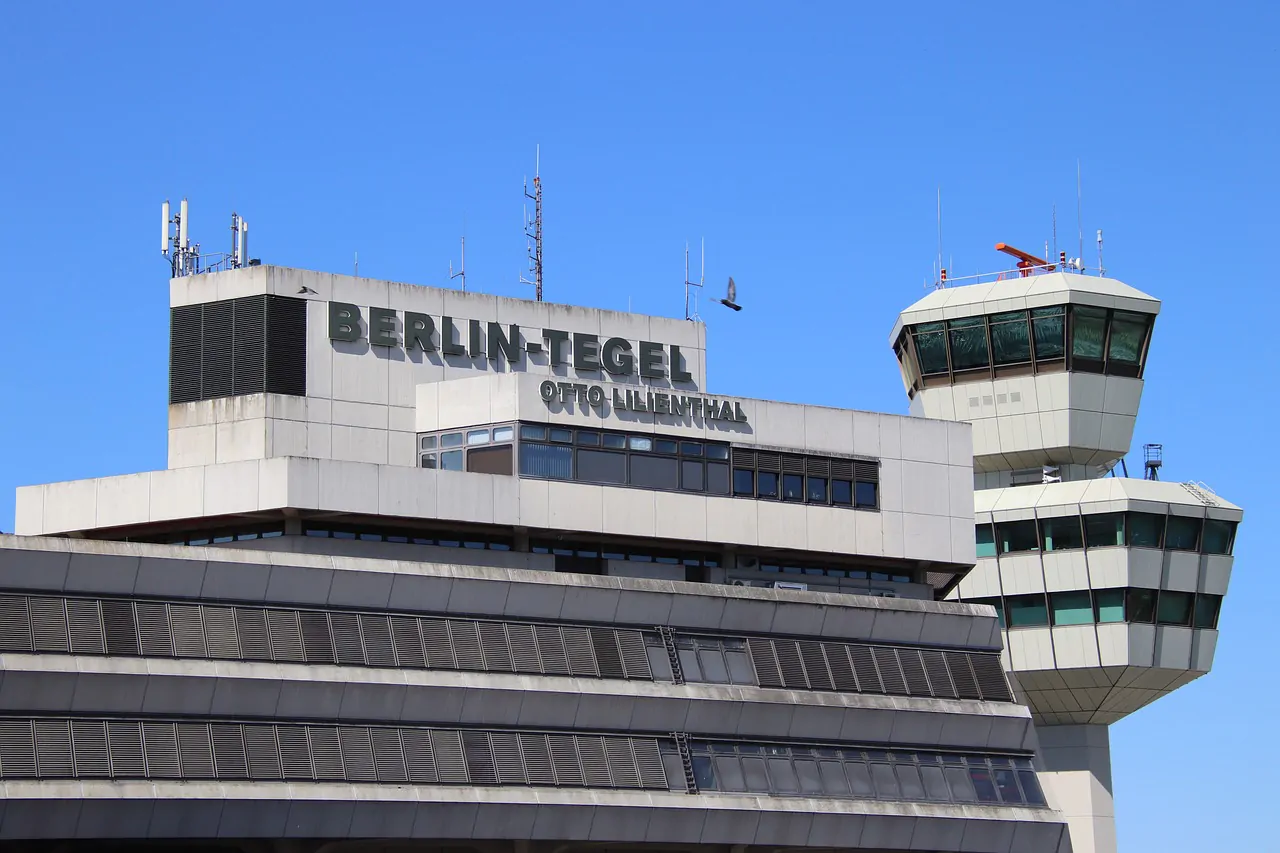 riconvertito in centro vaccinazione covid il vecchio aeroporto di Berlino
