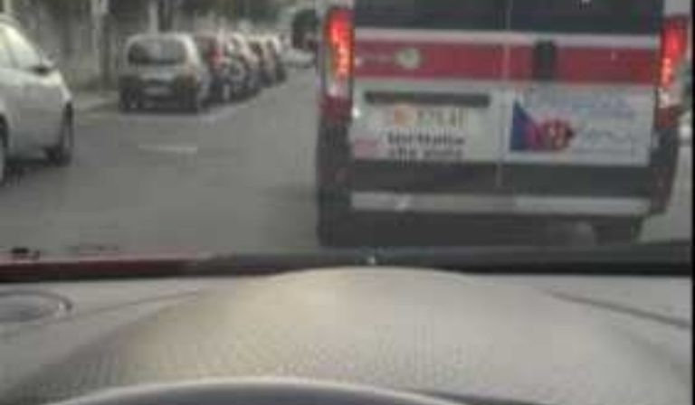 ambulanza che gira a vuoto