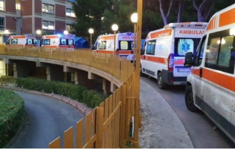 Ambulanze in fila Partinico