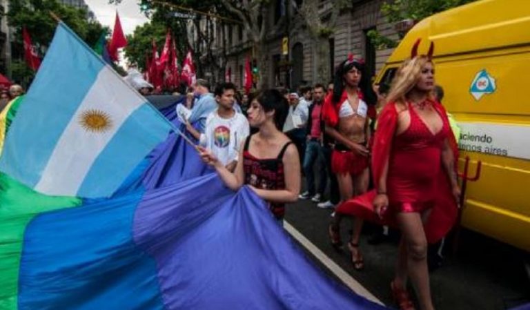 Argentina, l'esercito dovrà arruolare l'1% di travestiti e trans