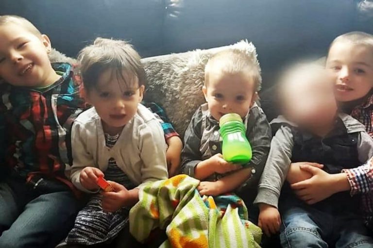 bambini morti sigaretta accesa