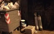 Bombole di ossigeno introvabili: a Napoli qualcuno le getta nella spazzatura