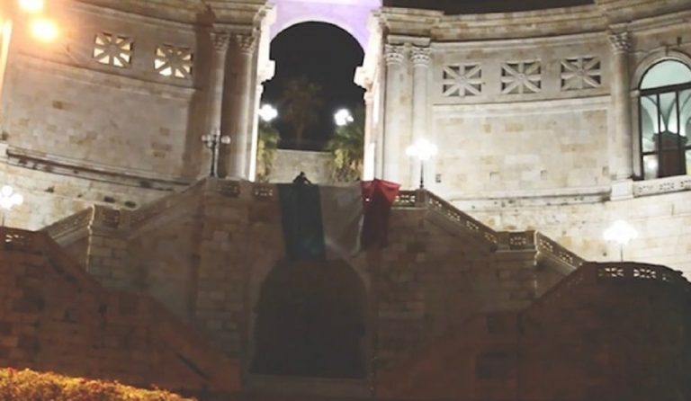 cagliari-violano-coprifuoco-bruciano-tricolore