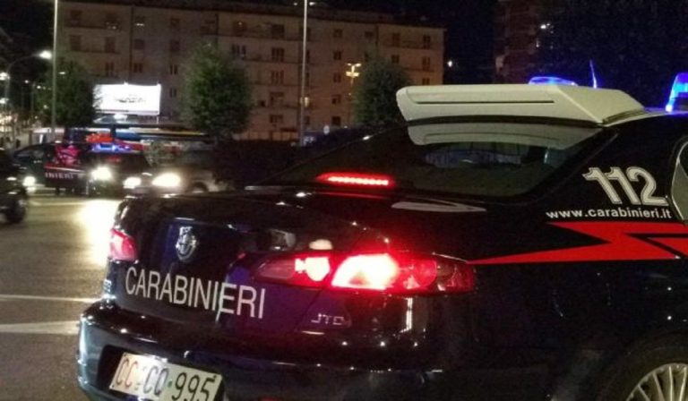 30enne picchia e minaccia i genitori