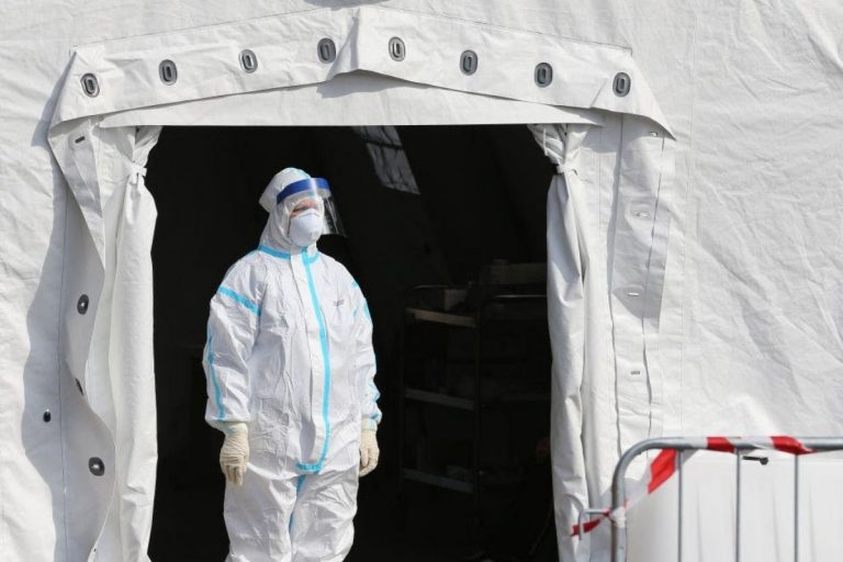Coronavirus mamma figlio muoiono