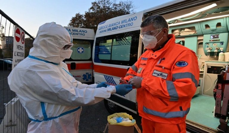 Covid, incidenza tra positivi e tamponi in salita