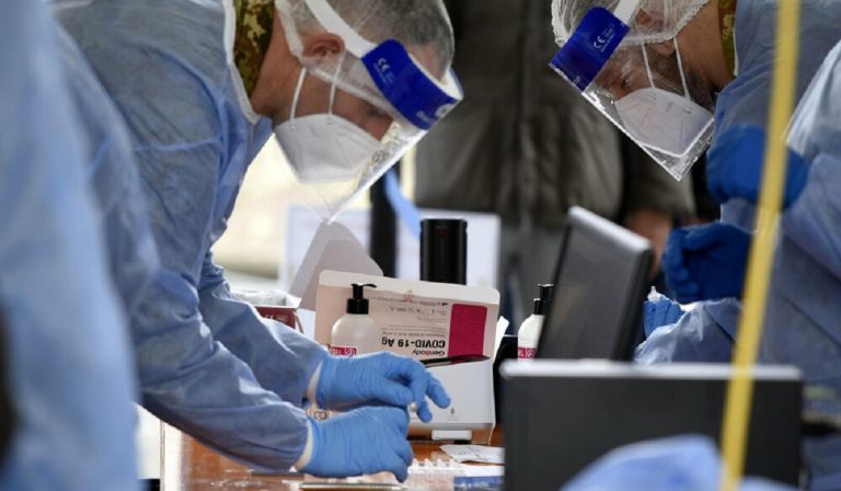 Covid, zona arancione in Lombardia e Veneto, rossa per Puglia e Liguria?