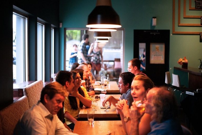 covid Australia dollari ristorante teatri