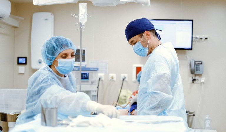 Covid clochard diventa infermiere