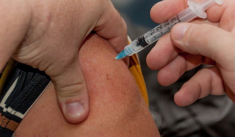 Covid effetti collaterali vaccino