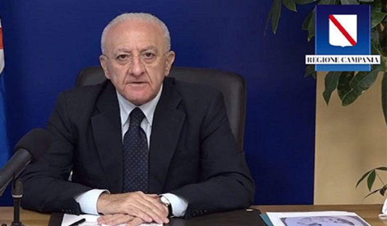 De Luca: "Nessun ospedale da campo"