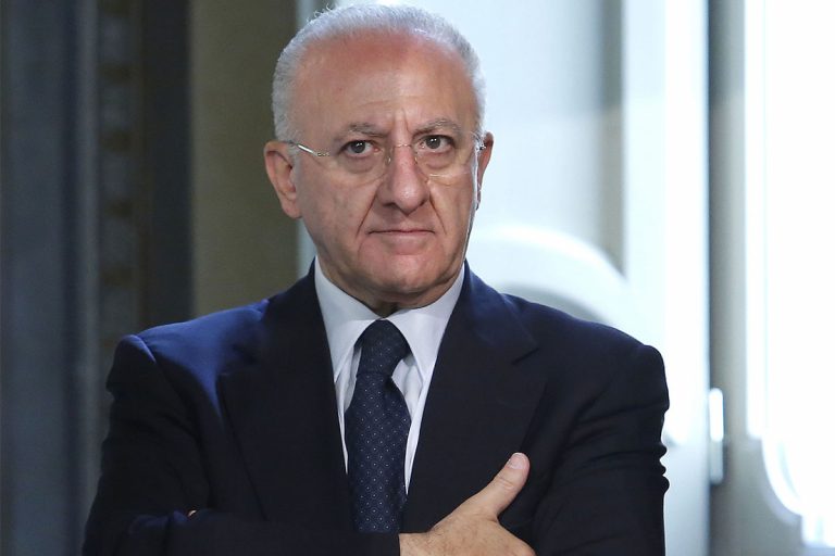 de-luca-zona-rossa-natale