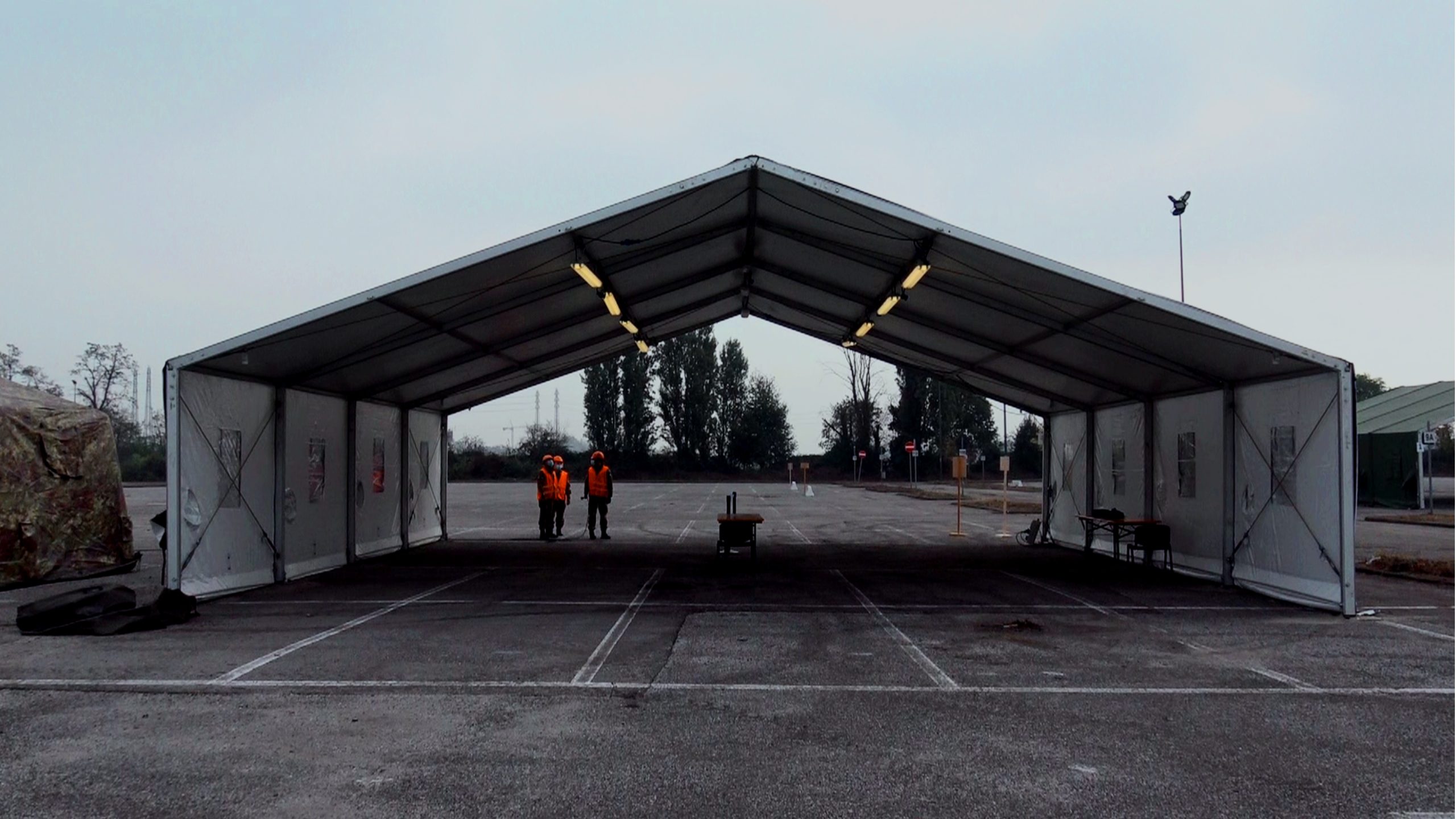 Esercito, drive throug Milano (1)