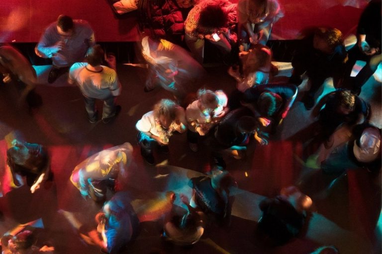 Festa abusiva a Napoli daspo