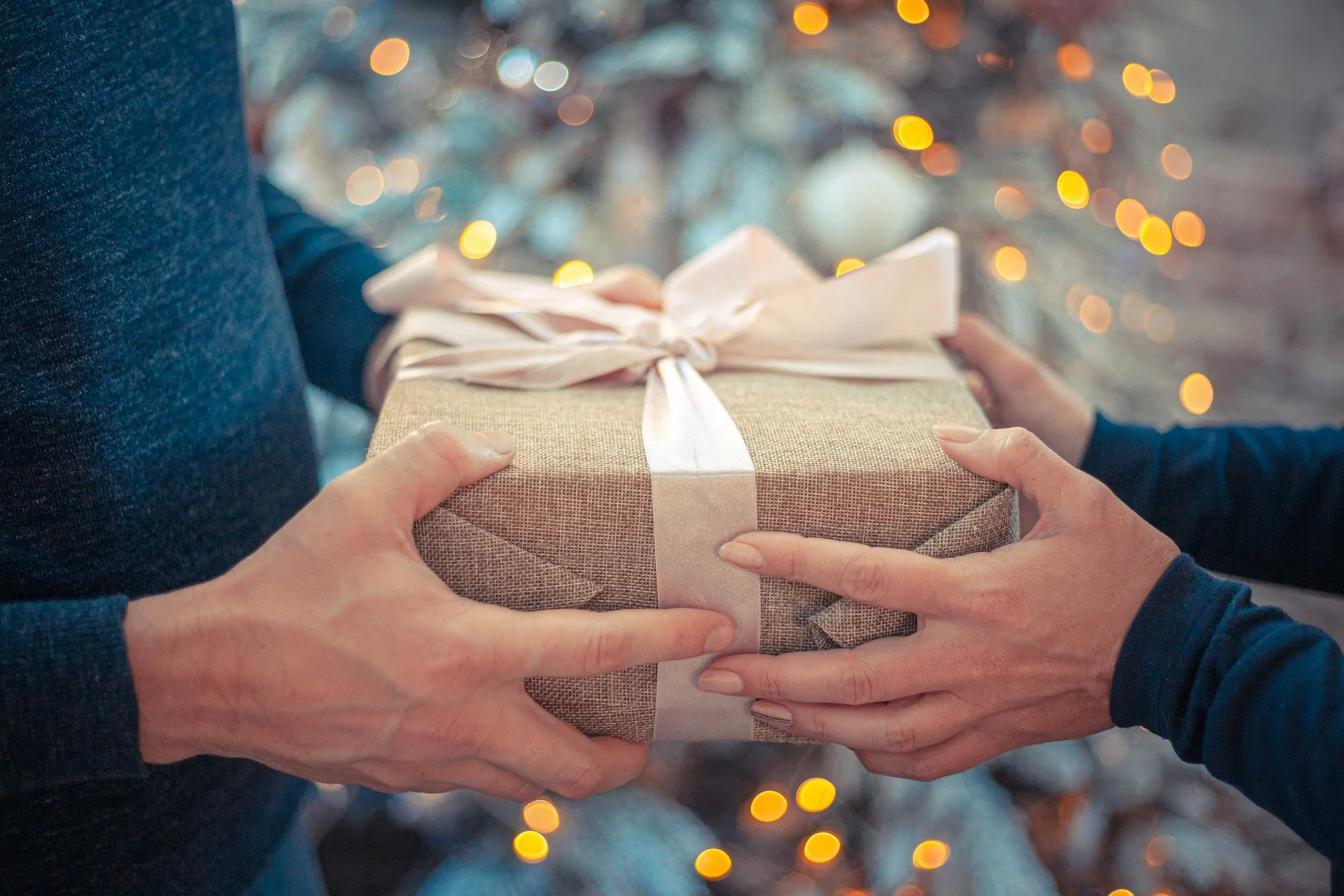 Idee regalo di Natale per lei: come scegliere con gusto