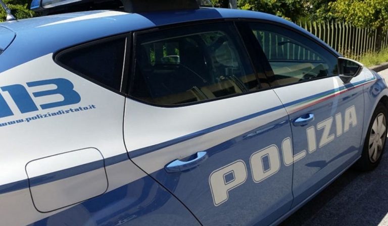 Lucca vigilesse aggredite
