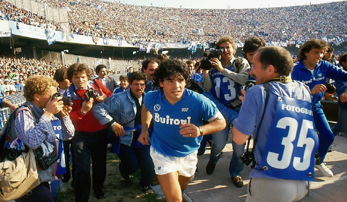 Morte Maradona, De Magistris: "Intitoliamogli lo Stadio San Paolo"