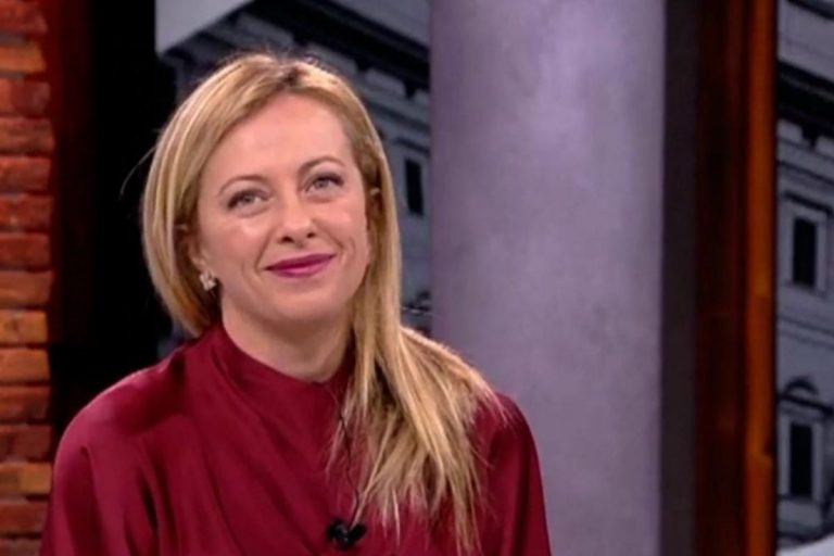 Meloni: "Il governo dia un saturimetro alle famiglie non i monopattini"