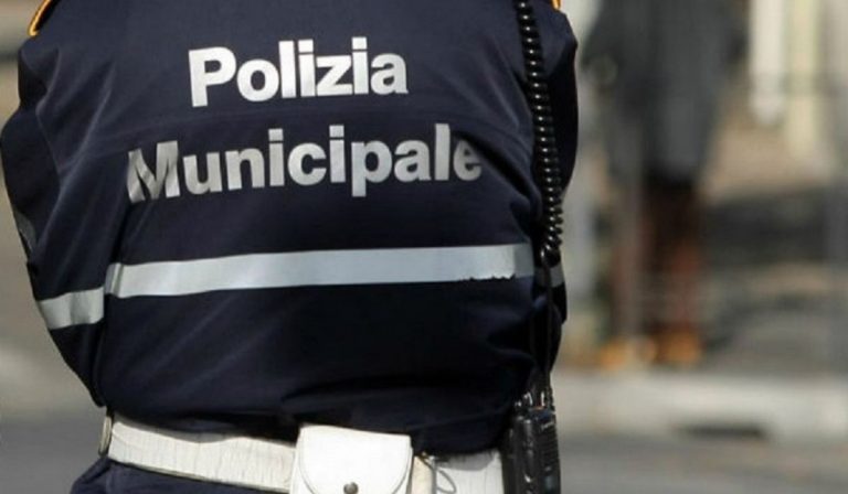 Napoli in strada migliaia di persone