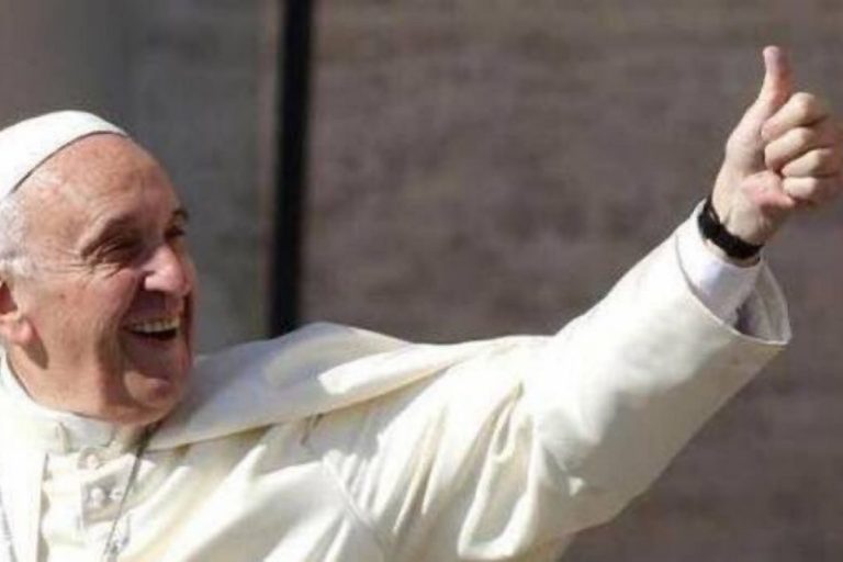 Papa Francesco like modella