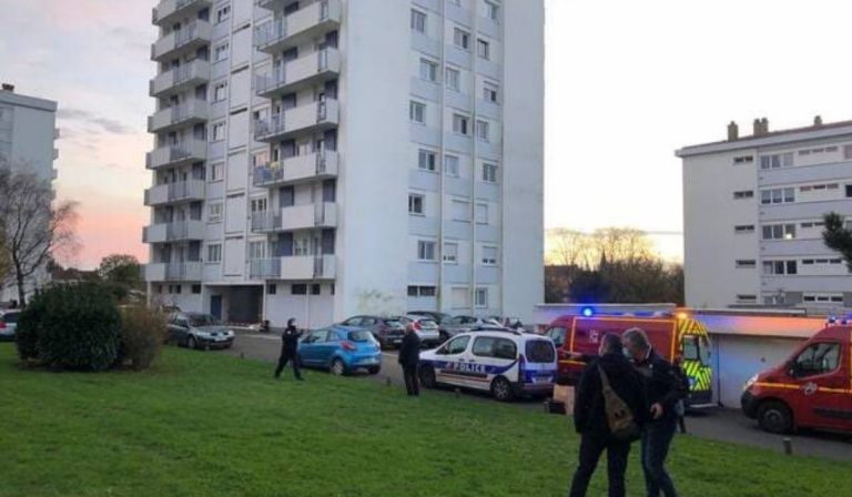 Persona armata di coltello aggredisce in strada