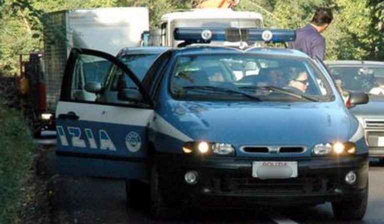 Palermo poliziotti aggrediti sequestrati