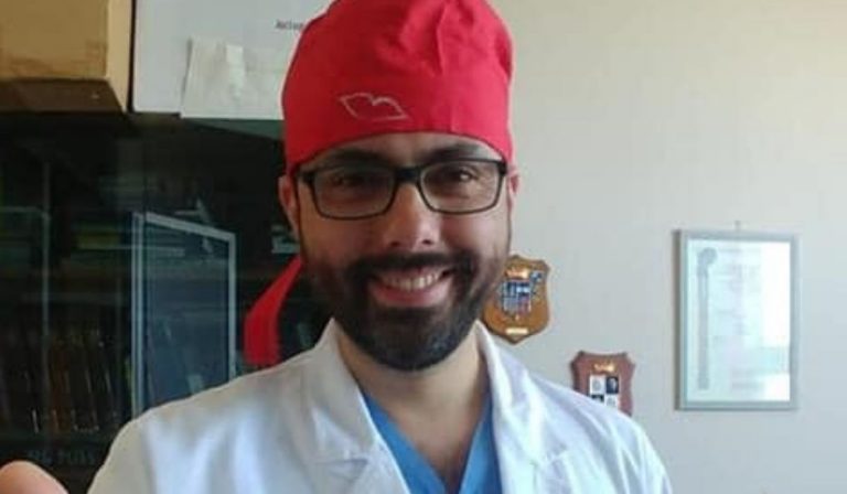 Positivo medico negazionisti tour