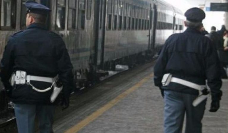 Positivo sale sul treno a Bologna denunciato