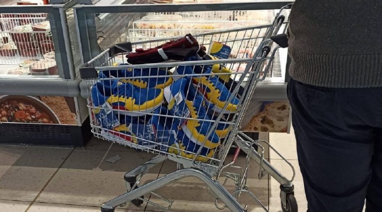 scaffali vuoti scarpe lidl