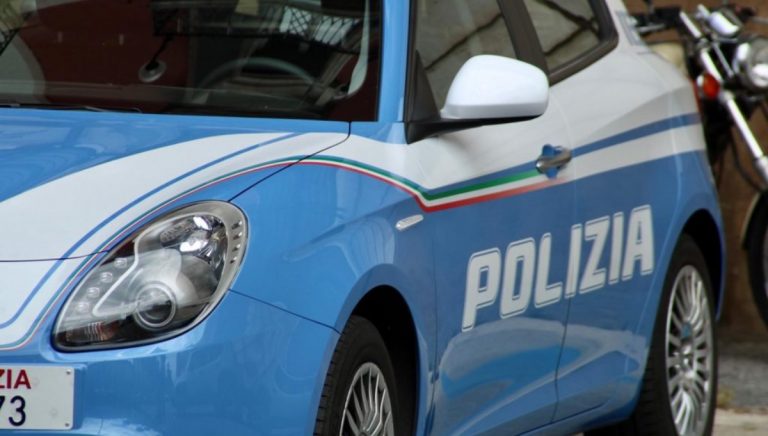 Sfregia la compagna