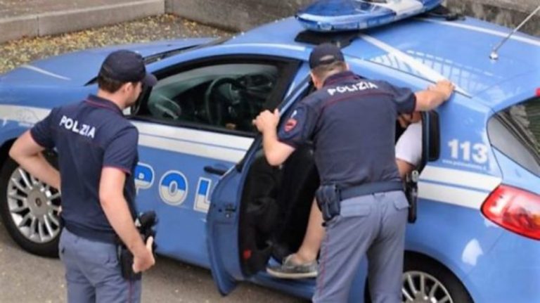 madre denuncia figlio che spaccia
