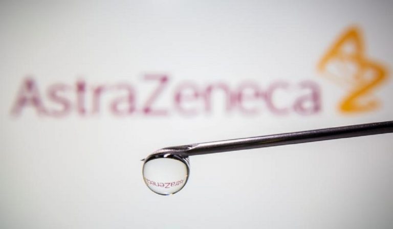 Vaccino AstraZeneca: mezza dose per caso nei test