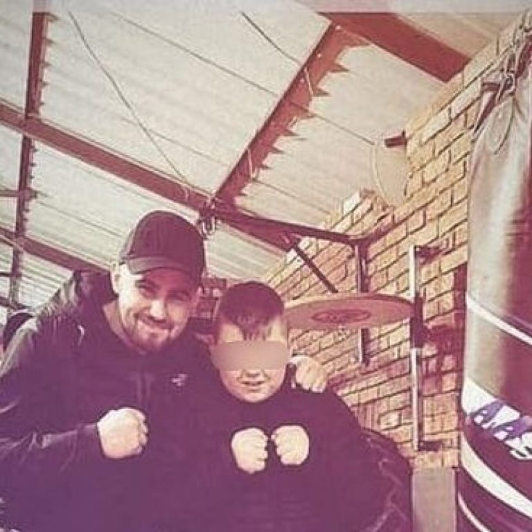 Cael Bell e il padre, Party