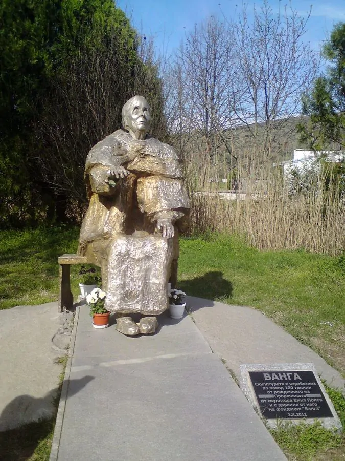 Monumento a Baba Vanga a Rupite