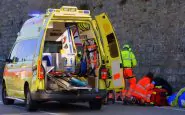 Ambulanza interviene dopo parto in strada