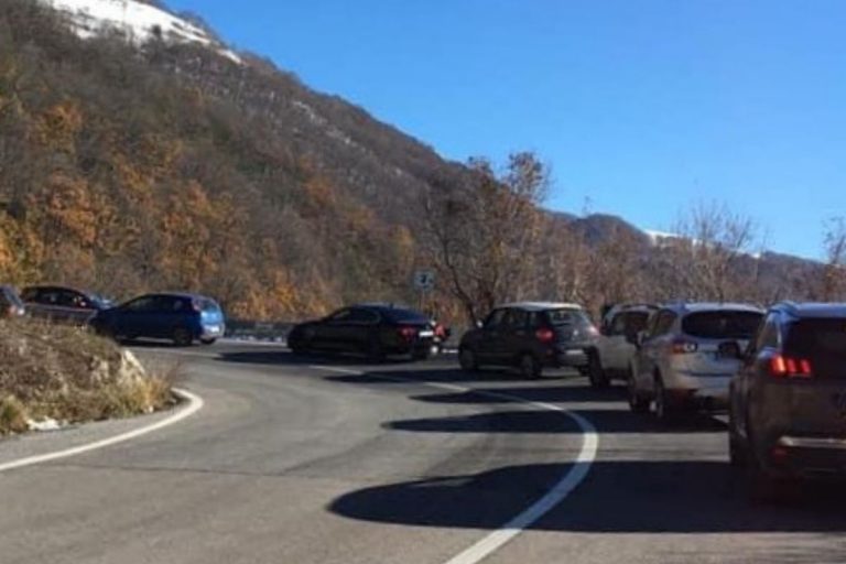 Assembramenti Terminillo macchine fila