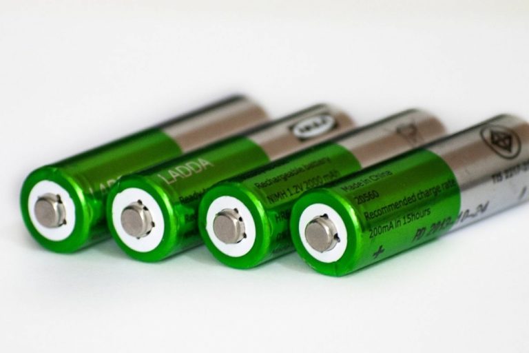 Bambino ingoia batteria telecomando