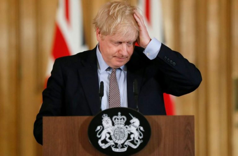 Babbo Natale nascherina boris johnson