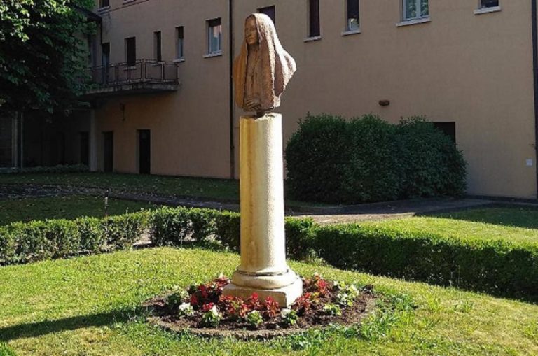 Brescia, 37 contagi in due Rsa