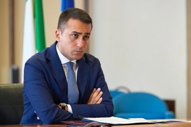 bufala Di Maio negozi aperti